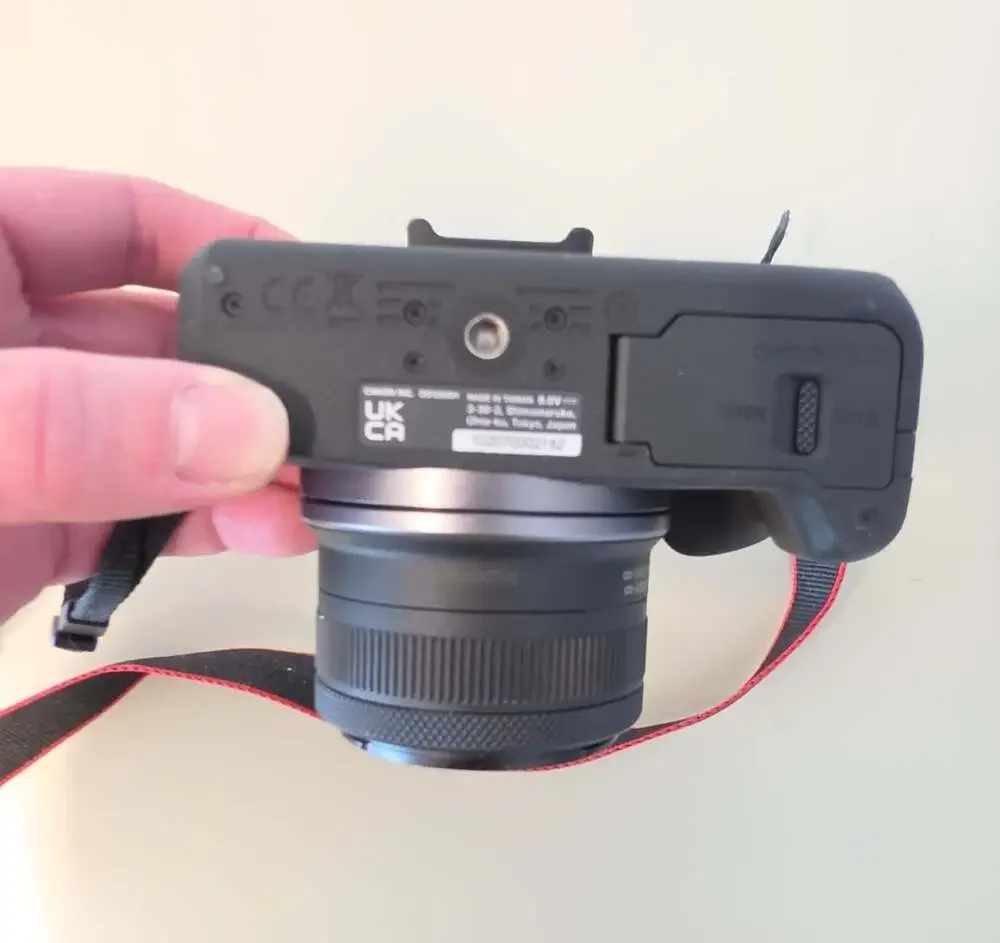 Canon EOS R100 Mirrorless Camera with RF-S 18-45mm F4.5-6.3 IS STM Lens Kit